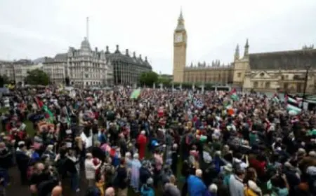 آلاف الأشخاص يحتجون ضد الرئيس الأمريكي بلندن: «لا لترامب ولا للعنصرية أوقفوا الإبادة الجماعية»