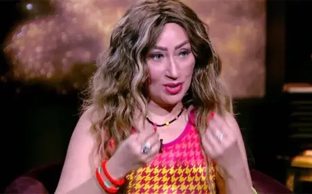 إيناس مكي تكشف حقيقة وجود خلافات مع شقيقها أحمد مكي