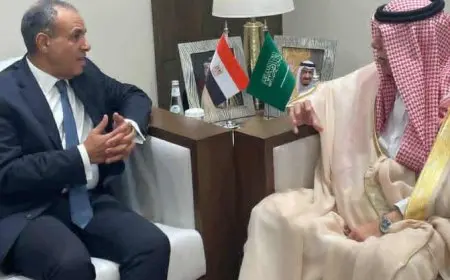 وزير الخارجية يبحث مع وزير التجارة السعودي تعزيز الشراكة الاستراتيجية الممتدة بين البلدين