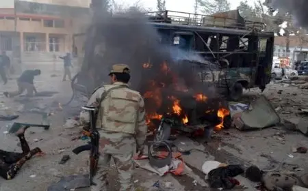 مقتل وإصابة 32 شخصًا في انفجارين بجنوب غرب باكستان