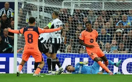 في 10 دقائق.. برشلونة يقهر نيوكاسل بثنائية راشفورد