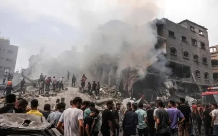 غزة.. إسرائيل تقتل 4 فلسطينيين وتفجر مباني سكنية في أحياء المدينة