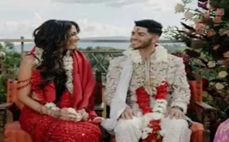 بكامل أناقتهما.. مينا مسعود وإميلي شاه يتصدران غلاف مجلة أمريكية (صور)