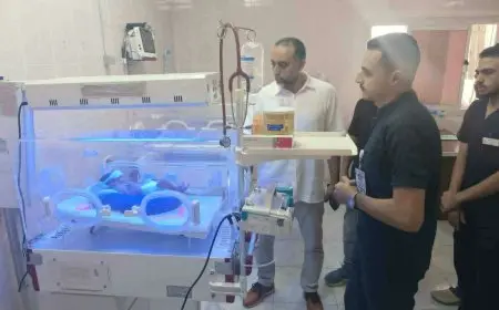 وكيل صحة شمال سيناء يوقع خصما من مستحقات شركة النظافة خلال جولة بمستشفى الشيخ زويد