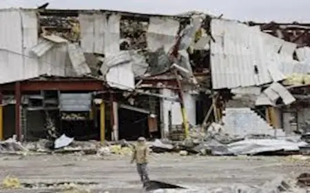 الأمطار الغزيرة تغمر الطرق وتدمر المنازل في كاليفورنيا