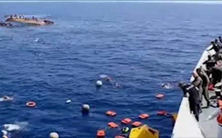 وفاة وفقدان 61 شخصًا جراء غرق قارب قبالة السواحل الليبية