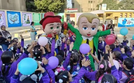 المدارس تستقبل الطلاب بالاحتفالات والبلالين في أول ايام العام الدراسي الجديد