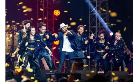 تامر حسني يحيي حفلا بالبحرين في أول ظهور بعد إصابته بكسر في قدمه