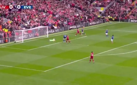 لحظة بلحظة .. ليفربول 2 – 0 إيفرتون .. صلاح يصنع ويهدد المرمى (فيديو)