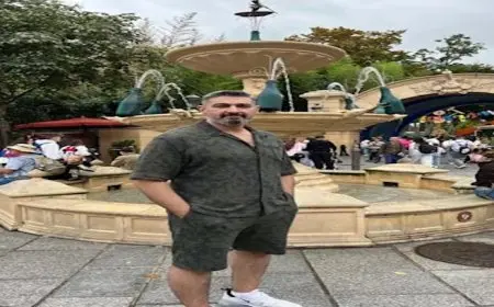 بالصور- .ياسر جلال يستمتع بالأجازة في ديزني لاند