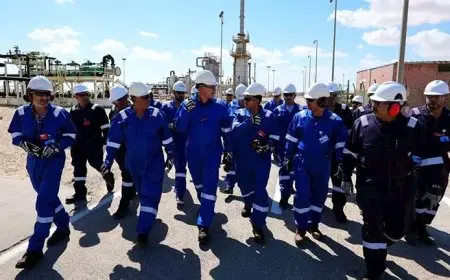 60 مليون قدم مكعب غاز يومياً.. وزير البترول يتفقد موقع إنتاج الغاز لشركة شمال سيناء بالبحر المتوسط