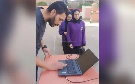 تجربة جديدة بالمنوفية.. تسجيل حضور الطلاب بالباركود ورسائل واتساب للغياب