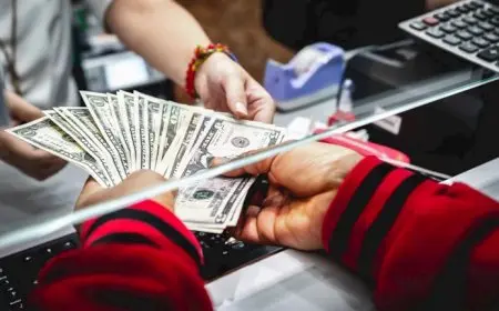 ارتفاع مفاجئ في سعر الدولار مقابل الجنيه خلال تعاملات الأحد