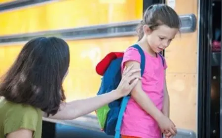 مع انطلاق العام الدراسي الجديد.. كيف نتعامل مع رفض الأبناء الذهاب إلى المدرسة؟‬