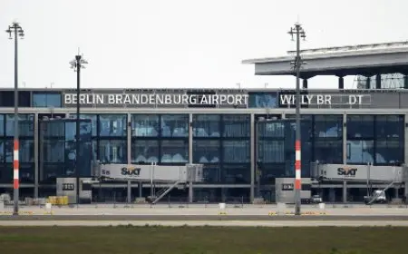 مطار برلين يتوقع حدوث تأخيرات في رحلات غد بسبب تداعيات الهجوم الإلكتروني