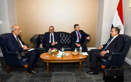 وزير الخارجية يلتقي وكيل الأمين العام للشئون الإنسانية في نيويورك