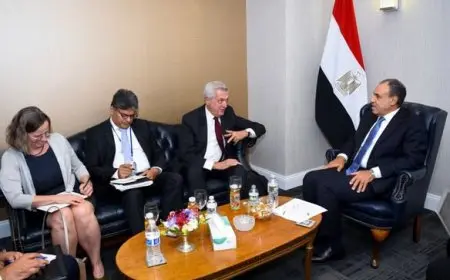 وزير الخارجية يلتقي المفوض السامي للأمم المتحدة لشئون اللاجئين