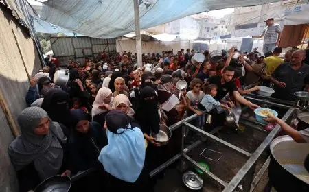 إعلام غزة الحكومي: الاحتلال يكرس سياسة التجويع بإغلاق معبر زيكيم ومنع دخول المساعدات