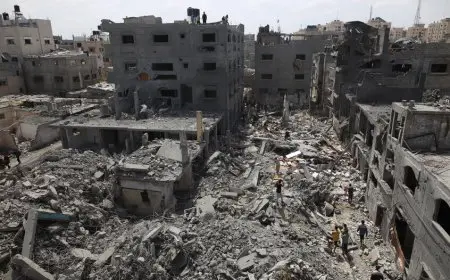 غزة.. إسرائيل تقتل 35 فلسطينيا وتجدد إنذارها بإخلاء المدينة