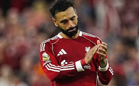 «كتفه وحلمه وحادث أليم».. كم مرة غلبت الدموع محمد صلاح؟