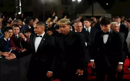 25 صور ترصد حضور نجوم على السجادة الحمراء بحفل الكرة الذهبية