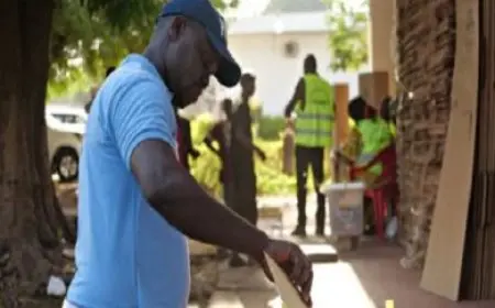 أكثر من 90% من الغينيين يؤيدون في استفتاء يسمح لزعيم المجلس العسكري بخوض الرئاسة