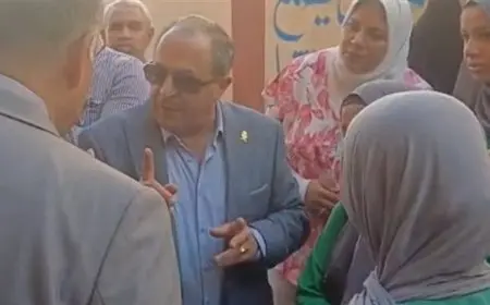 محافظ بورسعيد يحيل مديرة مدرسة للتحقيق بعد رصده خروج طالبات في غير الأوقات المسموح بها