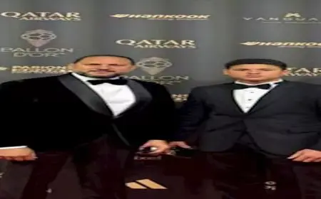 بالصور- عماد زيادة ونجله يدعمان محمد صلاح في باريس