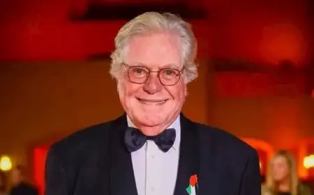 حسين فهمي: خالد النبوي يستحق التكريم و”القاهرة السينمائي” مستمر بدعم القضية الفلسطينية