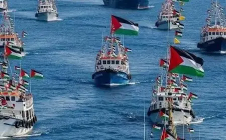 سماع دوي انفجارات قرب سفن تابعة لـ”قافلة الصمود” أثناء محاولتها التوجّه إلى غزة