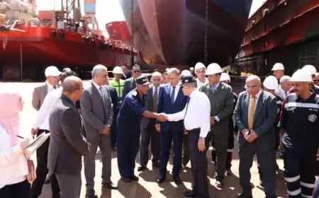 رئيس قناة السويس يتفقد الترسانة البحرية بالسويس ومستشفى الهيئة ببورتوفيق