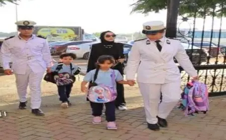 بمناسبة بدء الدراسة.. الداخلية تصطحب أبناء الشهداء إلى مدارسهم