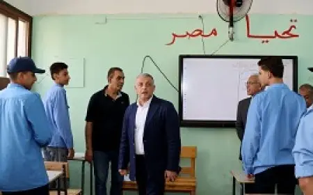 محافظ الإسماعيلية يتفقد عدة مدارس لمتابعة انتظام العملية التعليمية