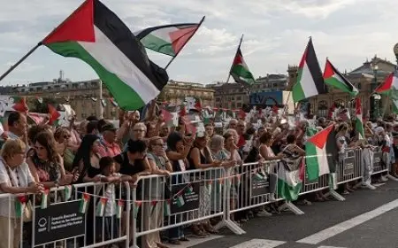 احتجاج واسع بمهرجان سان سباستيان السينمائي في إسبانيا ضد الإبادة بغزة