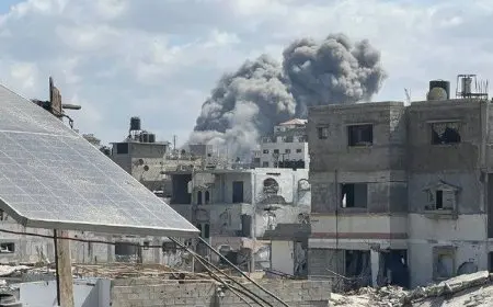 طائرات الاحتلال تقصف مربعا سكنيا في محيط مسجد السوسي بمخيم الشاطئ غرب مدينة غزة