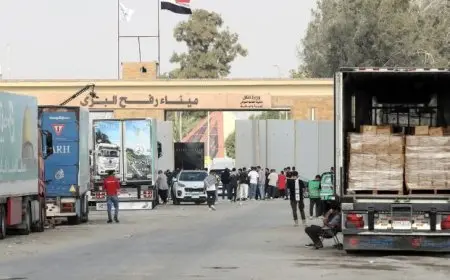 إكسترا نيوز: مئات الشاحنات تتحرك من مصر إلى غزة.. وتحركات مكثفة لتعويض توقف المساعدات