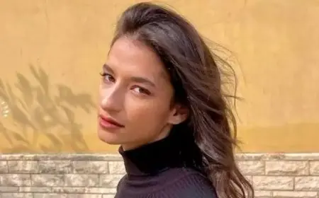 بجيبة قصيرة.. أميرة أديب تخطف الأنظار على هامش “القاهرة السينمائي”