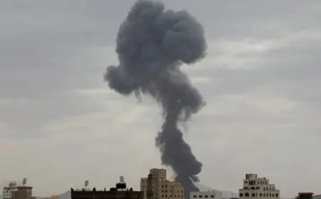 إسرائيل تقصف صنعاء: غارات جوية وبحرية تستهدف قيادات ومخازن حوثية بعد هجوم طائرة مسيرة على إيلات