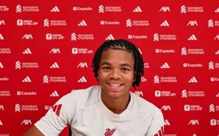 ليفربول يجدد عقد موهبته الصاعدة