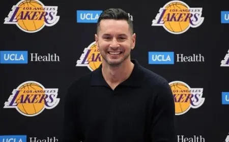 ليكرز يمدد عقد مدربه ريديك