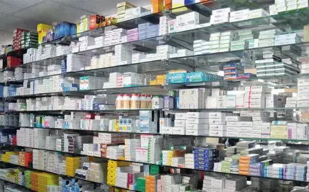 نواب: ضرورة إلزام الصيدليات بصرف الأدوية بروشتة طبية