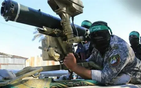 القسام تعلن استهداف دبابتين وجرافة بقذيفة الياسين 105