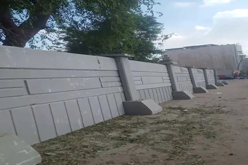 الجيزة: تركيب أسوار خرسانية بطول 140 مترًا بشارع فيصل لمنع إلقاء المخلفات