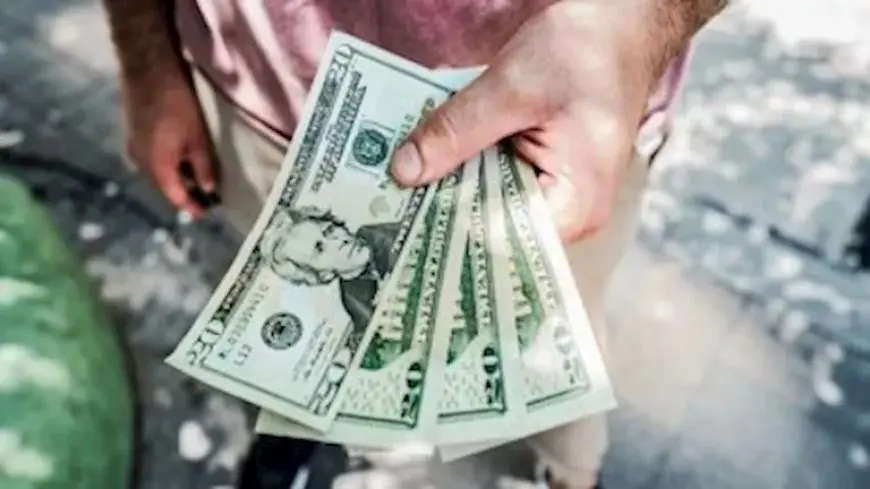“لو عايز فلوس”.. خبيرة طاقة تكشف سر الحركة الجاذبة للمال