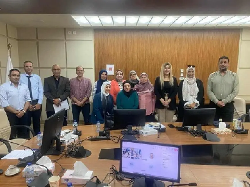 رئيس الجامعة العربية المفتوحة تجتمع مع بعض أولياء الأمور لبحث شكاوى المصروفات