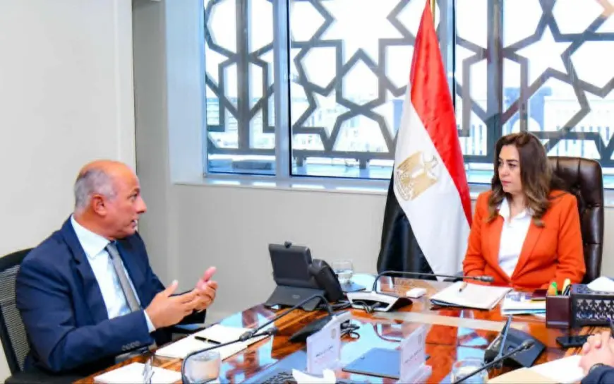 وزيرة التنمية المحلية تلتقي مساعد وزير الخارجية لشئون المناخ لمتابعة مشاركة مصر في قمة (COP30) بالبرازيل