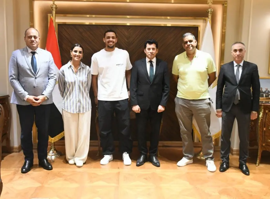 وزير الرياضة يلتقي رئيس اتحاد الإسكواش واللاعب مصطفى عسل