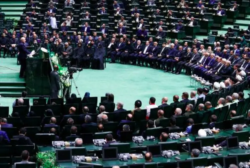 نواب إيرانيون يطالبون بالانسحاب من معاهدة حظر انتشار الأسلحة النووية