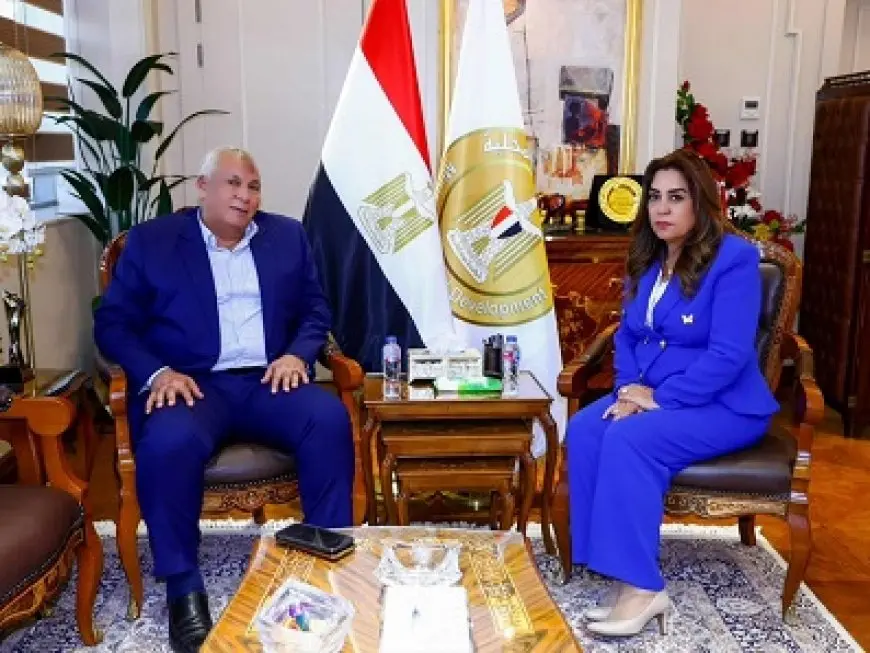وزيرة التنمية المحلية تبحث مع محافظ الوادي الجديد خطة إنشاء مركز إنتاج الحرير الطبيعي بالخارجة