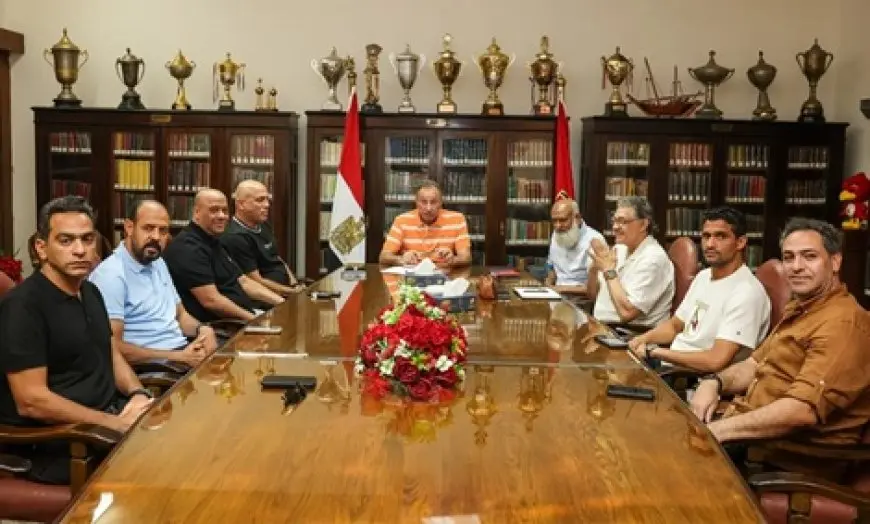 الخطيب يجتمع بالجهاز الفني الجديد للأهلي في حضور صلاح ويوسف